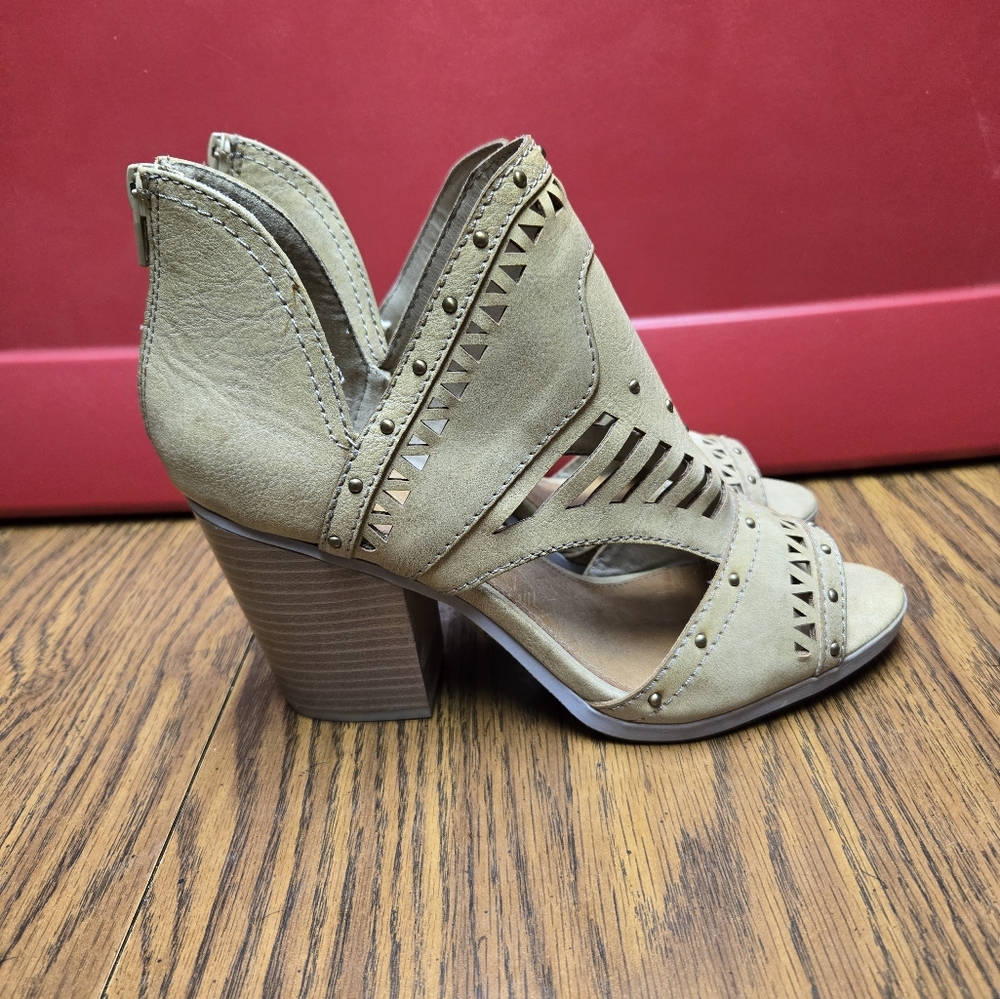 Women's Maurices Zip Back Heels.